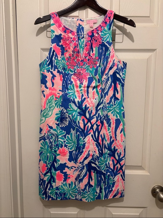 Lilly Pulitzer Dresses & Skirts - LILLY PULITZER
Womens Gabby Shift Dress In Multi Jet Stream